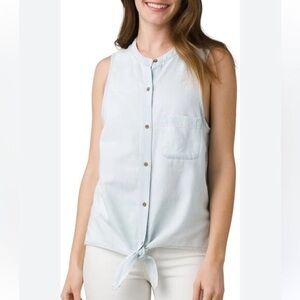 Women's Sleeveless Light Blue Button-Down Top